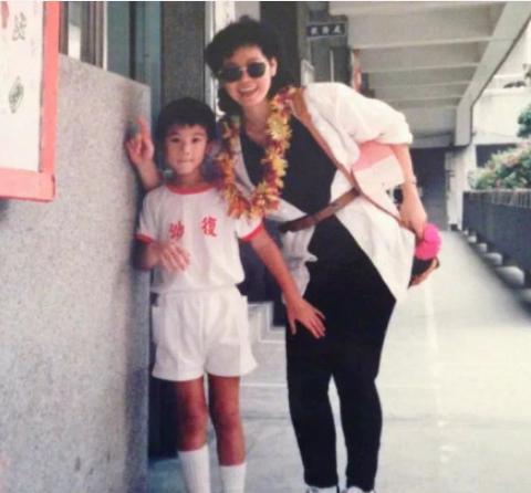 台湾明星高以翔,高以翔父亲家世背景