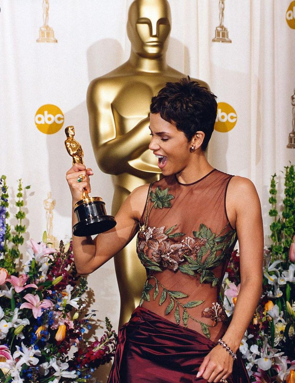 黎巴嫩爆炸发生后，巩俐章子怡的挚爱无声落泪……