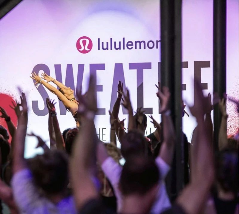lululemon瑜伽裤绿灰色,瑜伽裤lululemon为什么成功