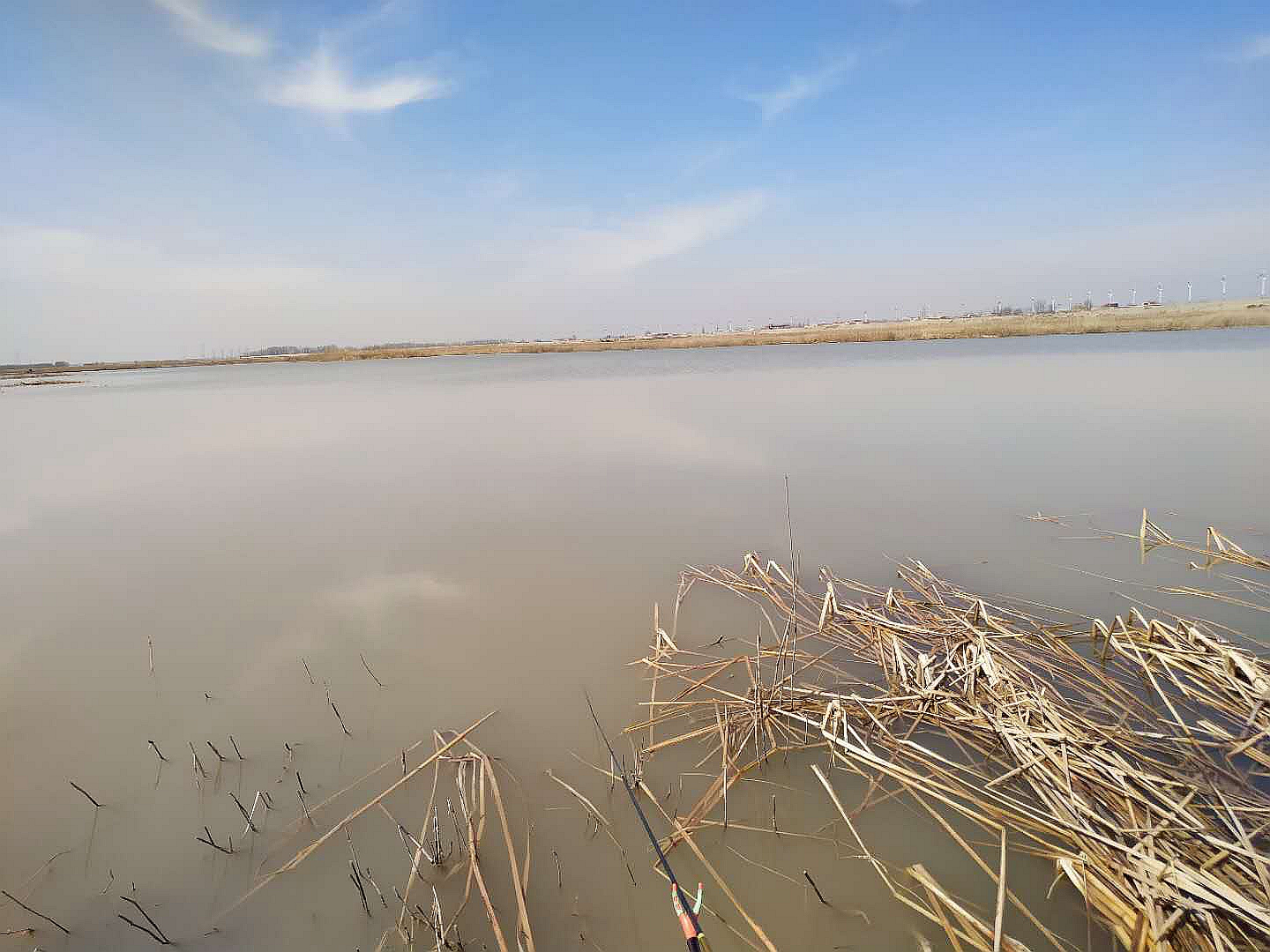 冬季垂钓鲫鱼如何避免闹小鱼,冬天野港刮风3级怎样钓鲫鱼
