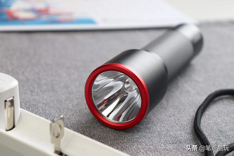 强光超长待机手电筒推荐,小米极蜂手电筒正确拆解方法教程