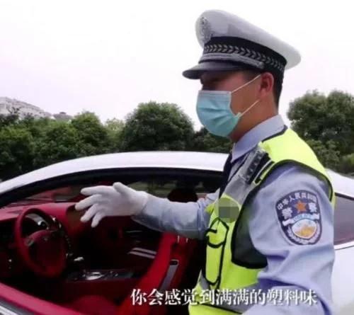 100多万水车被查,300万宾利撞上三轮车