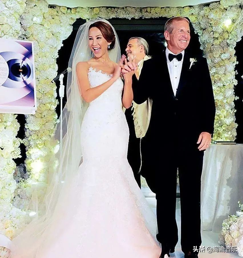 她曾凭性感出道，因感冒失声，花1.5亿办婚礼，是“最好后妈”