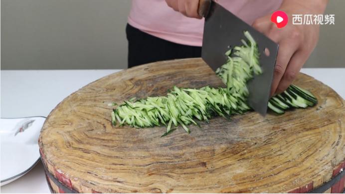 正宗豌豆凉粉做法商用,豌豆凉粉怎么做的看视频