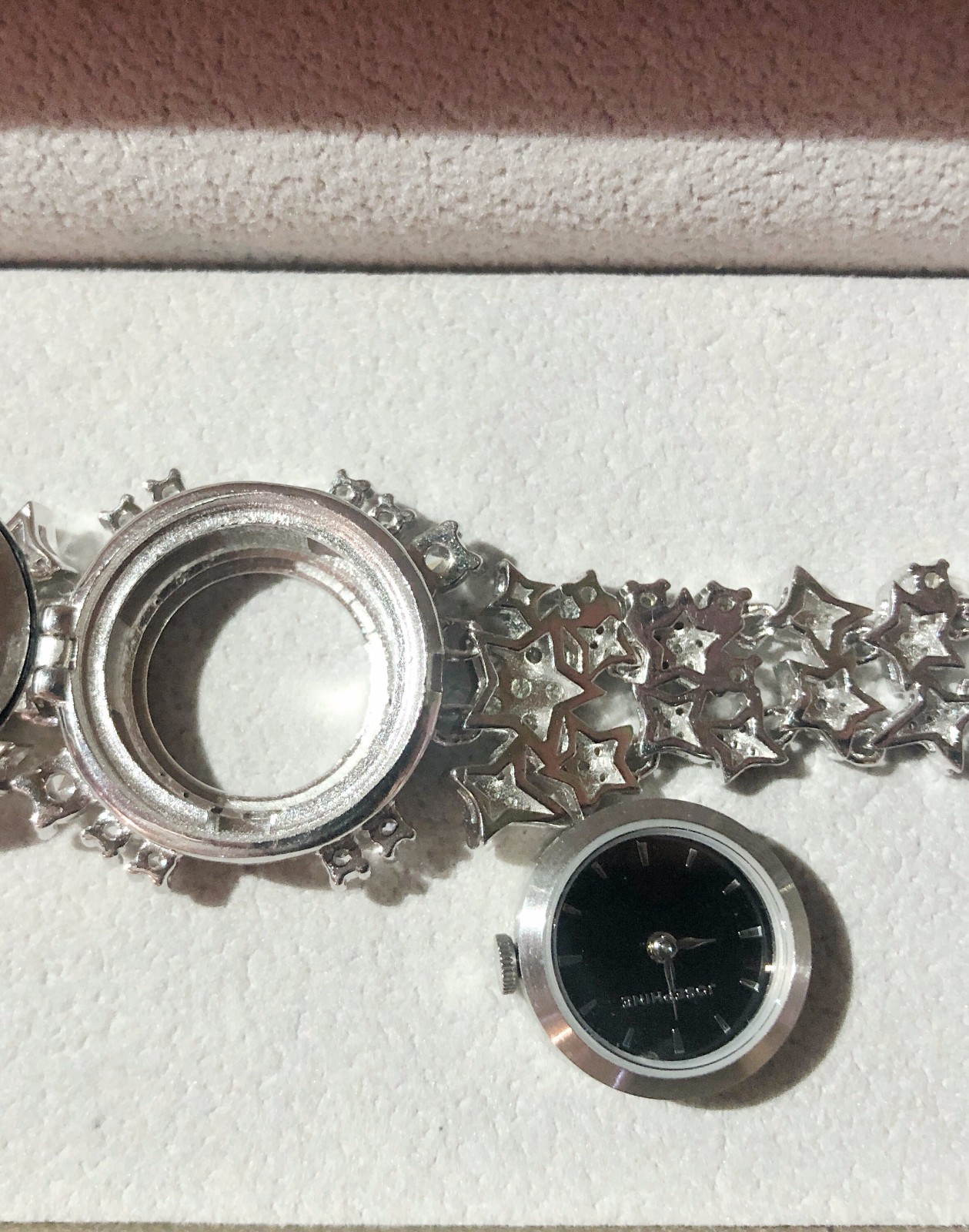 社交场合手镯的佩戴,社交场合怎么戴珠宝