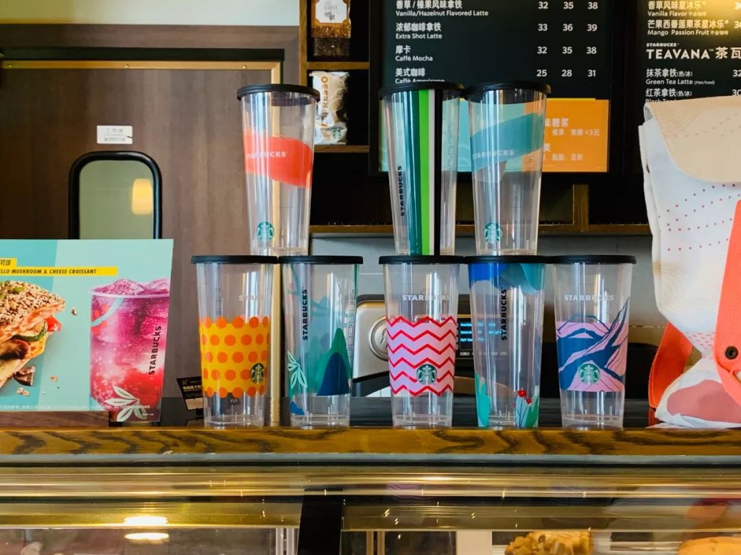 星巴克回归饮品被吐槽,星巴克推出八种饮品吐槽