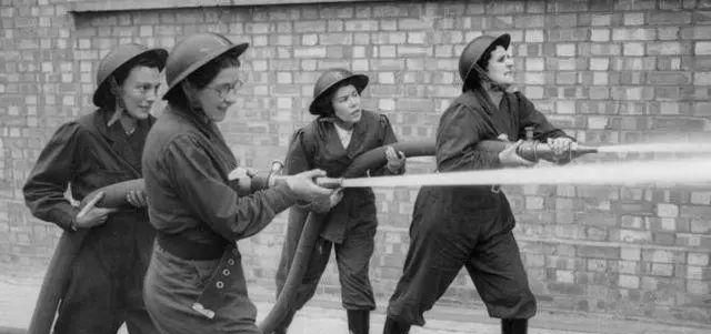 英国15-20世纪大变化女性服装,中世纪绝美服装