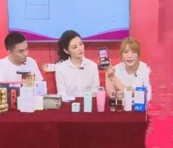 主持春晚16年的周涛,周涛突发