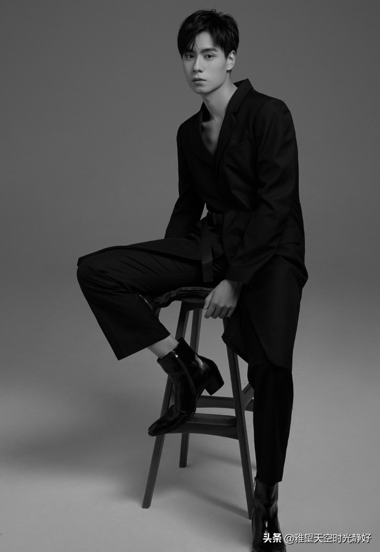 痞帅风男明星壁纸黑色,黑色西装壁纸