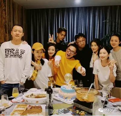 他俩到底分没分？甜蜜恋爱时怎么也没想到现在会撕成这样吧