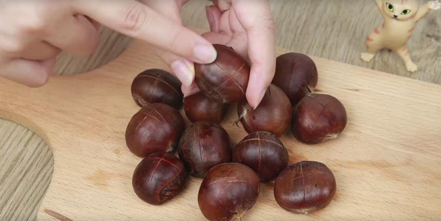 带壳的板栗怎么剥最快,生板栗去壳妙招
