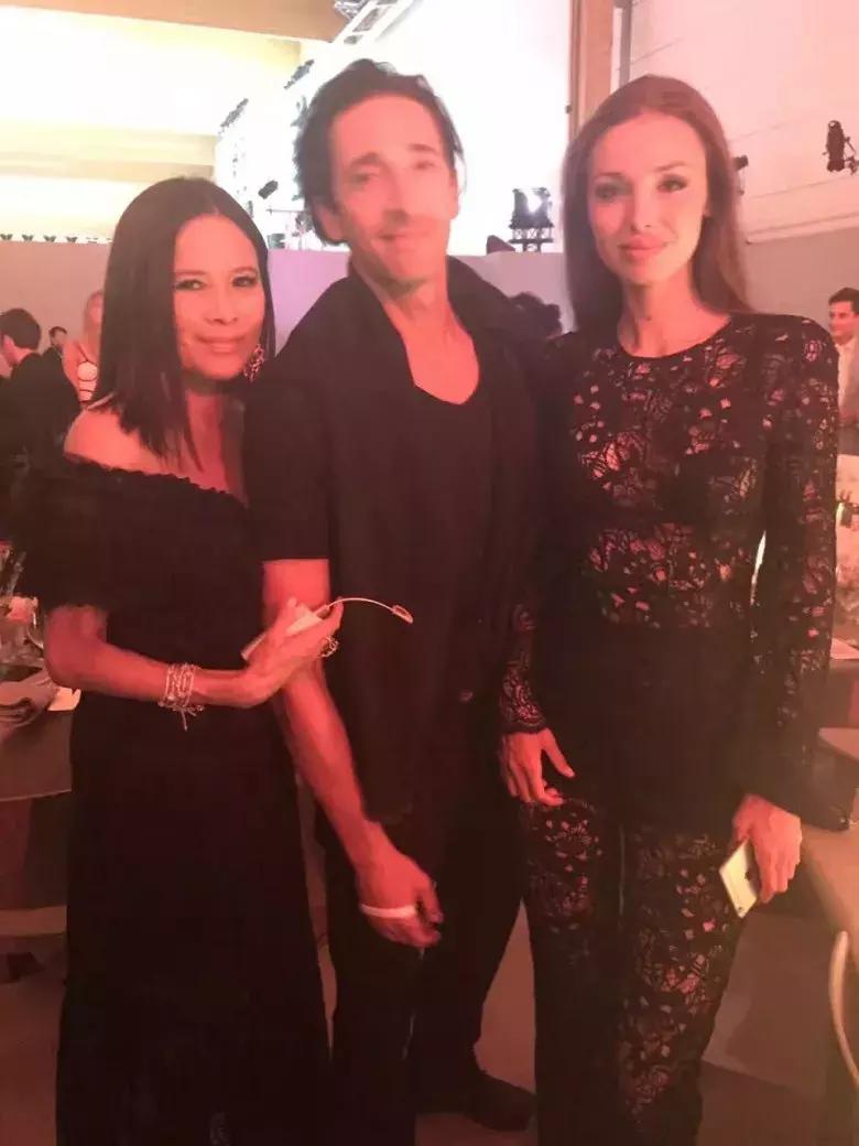 有钱有闲风华绝代,有钱有闲有美貌