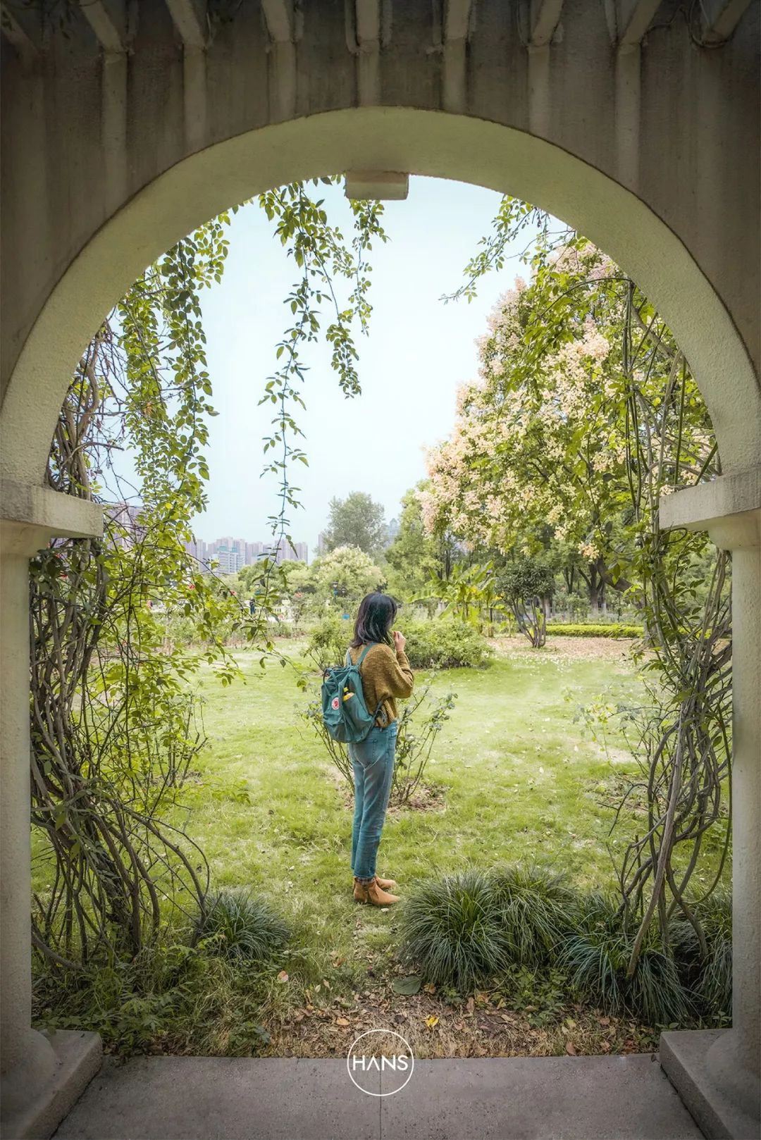 这里是青山，请长按保存