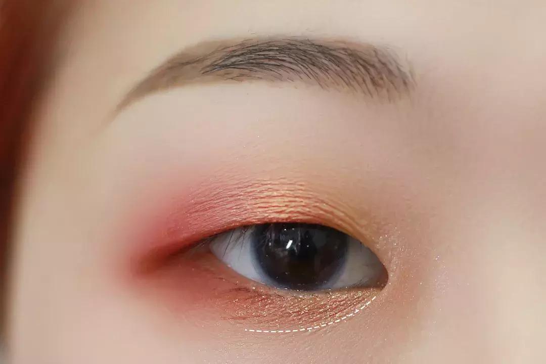 眼影怎么画新手简单又好看不显脏,日常眼影怎么画新手简单又好看