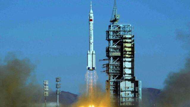 火箭垂直飞多高才能到达太空,火箭为什么可以飞出大气层