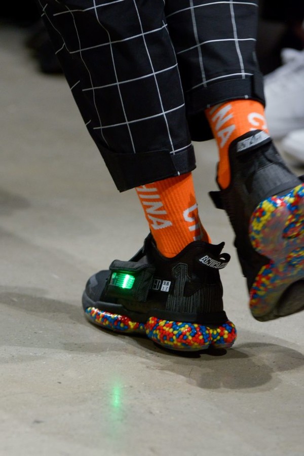 安踏大童童装品牌8-16岁夏天裤子,安踏童装现状