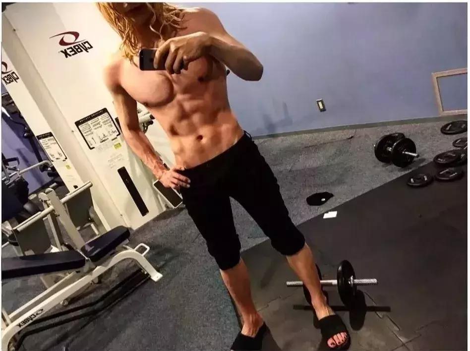 日本第一男公关罗兰一年收入,日本第一男公关罗兰身价