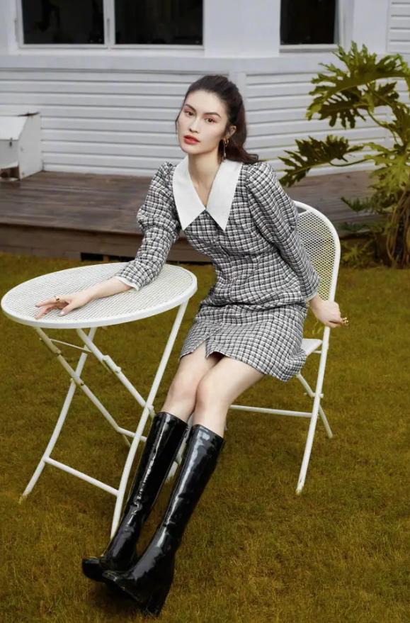 何穗身材苗条穿什么衣服都显瘦,何穗紧致裤子搭配