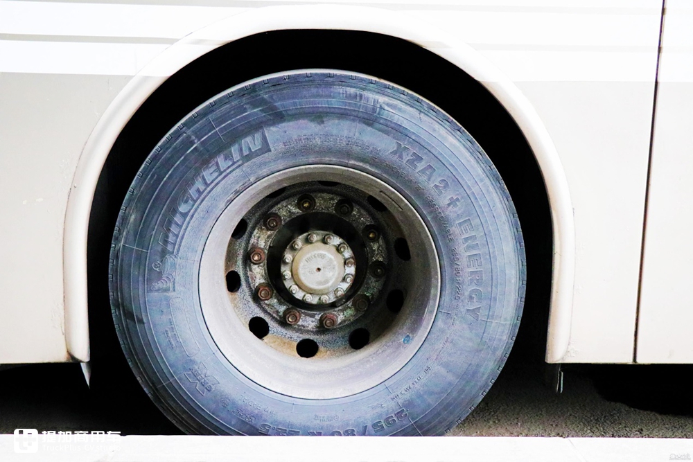 最经典最豪华的大巴车多少钱,当年的豪华大巴