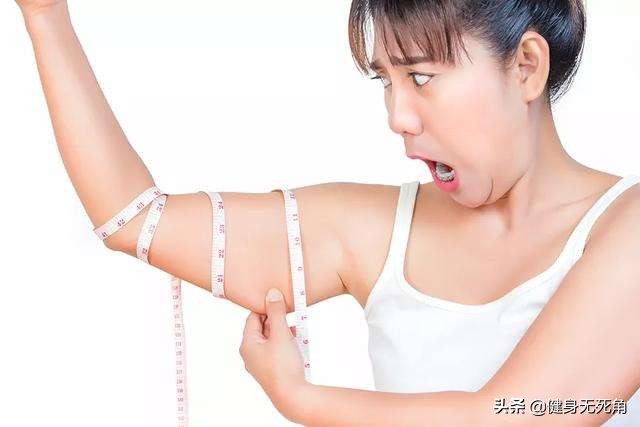 女生手臂越练越粗是什么原因,女生手臂粗减手臂办法