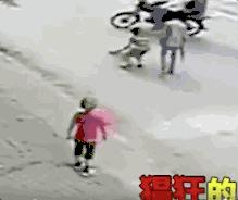 乞丐街头行乞认出妈妈,五年后街头乞讨认出妈妈