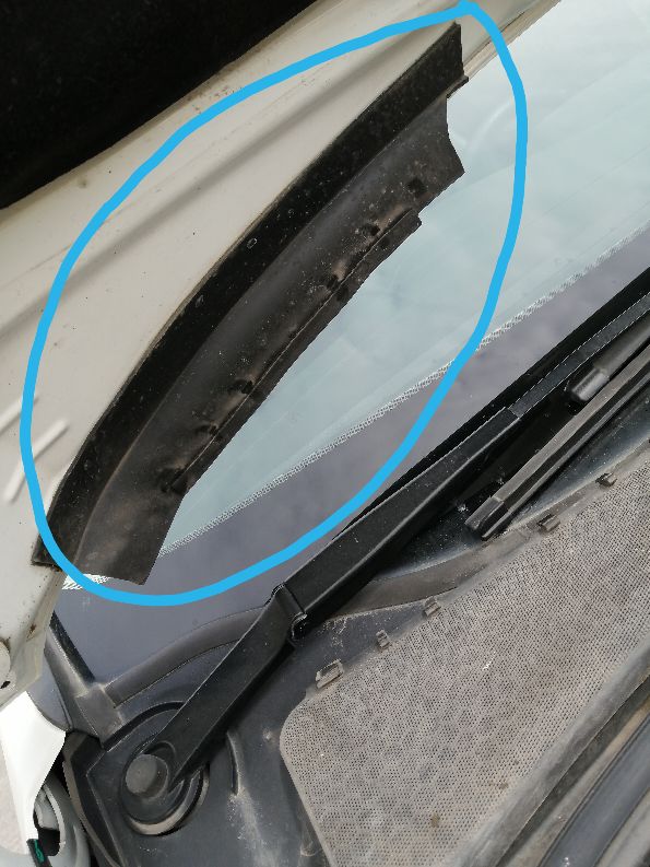 怎么解决福克斯发动机漏水,12款福克斯发动机舱漏水怎么解决