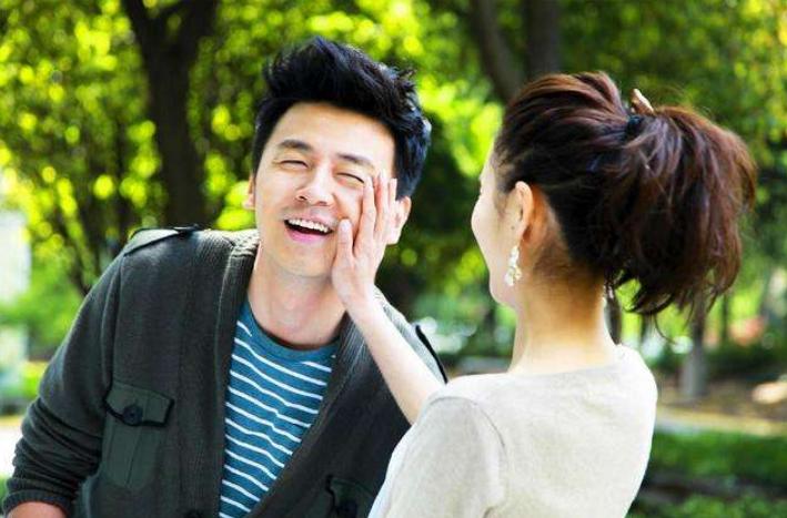 明星偷吃零食被发现,高圆圆被星探发现的照片