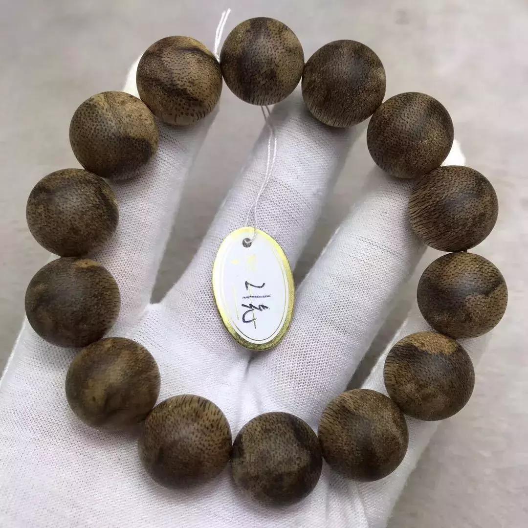 加里曼丹沉香手串啥样子,加里曼丹沉香108颗手串怎么配