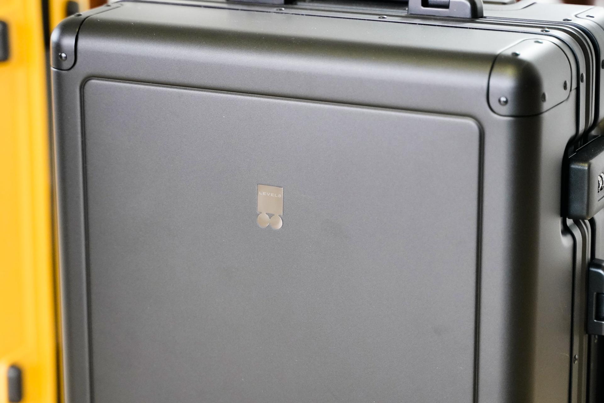 地平线8铝镁合金拉杆箱,地平线拉杆箱和elle拉杆箱哪个好