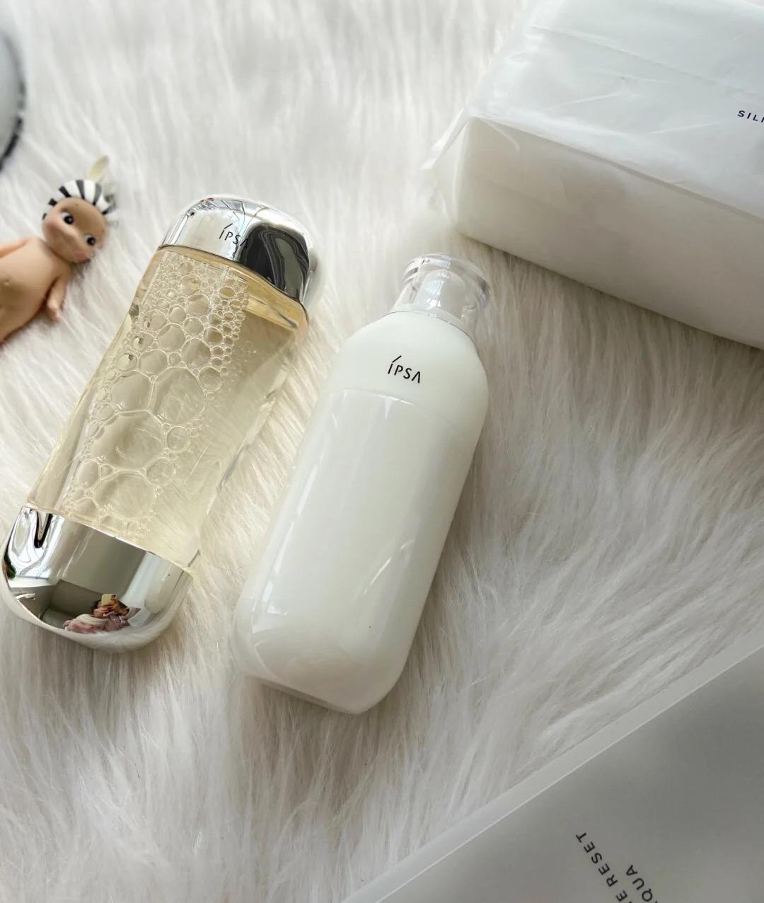 十几块钱的水乳靠谱吗,花几千块钱买护肤品值不值得