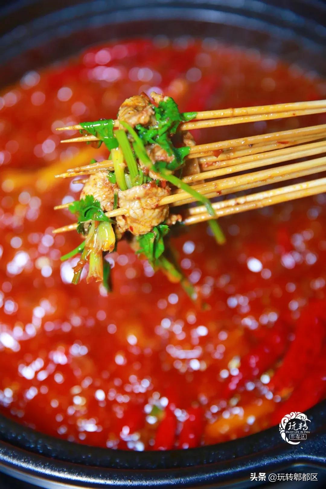 郫都西门新开砂锅串串，来“老屋头”，涮人情味儿