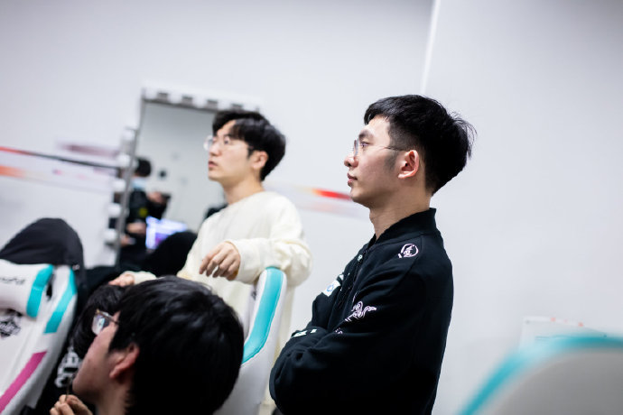 LPL排位日记：Kramer排位11连胜，圣枪哥使用不同英雄