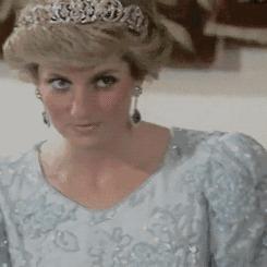 戴安娜倒着走躲避狗仔,戴安娜躲狗仔队