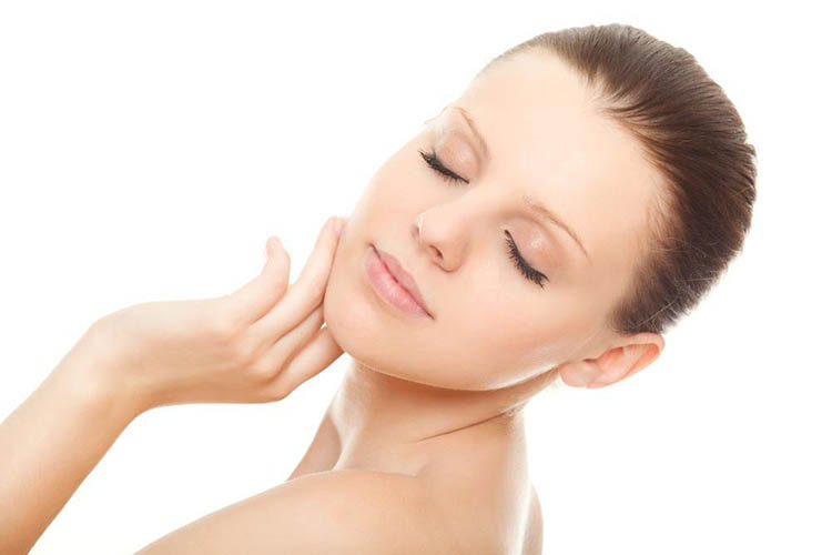 护肤用乳液好还是面霜好,乳液和面霜有什么区别