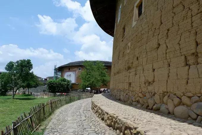 去漳州玩住厦门还是漳州,旅游去厦门还是去泉州