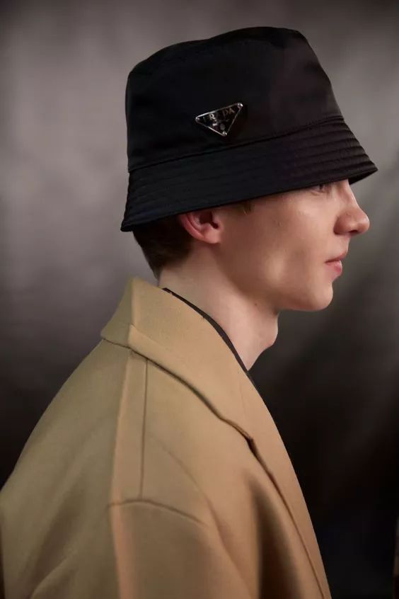 帽子怎么戴才能防止飞起来,戴棒球帽怎么撑起来小技巧