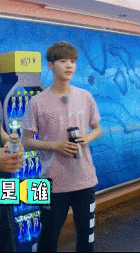 明星人手保温杯,明星们的保温杯都装什么