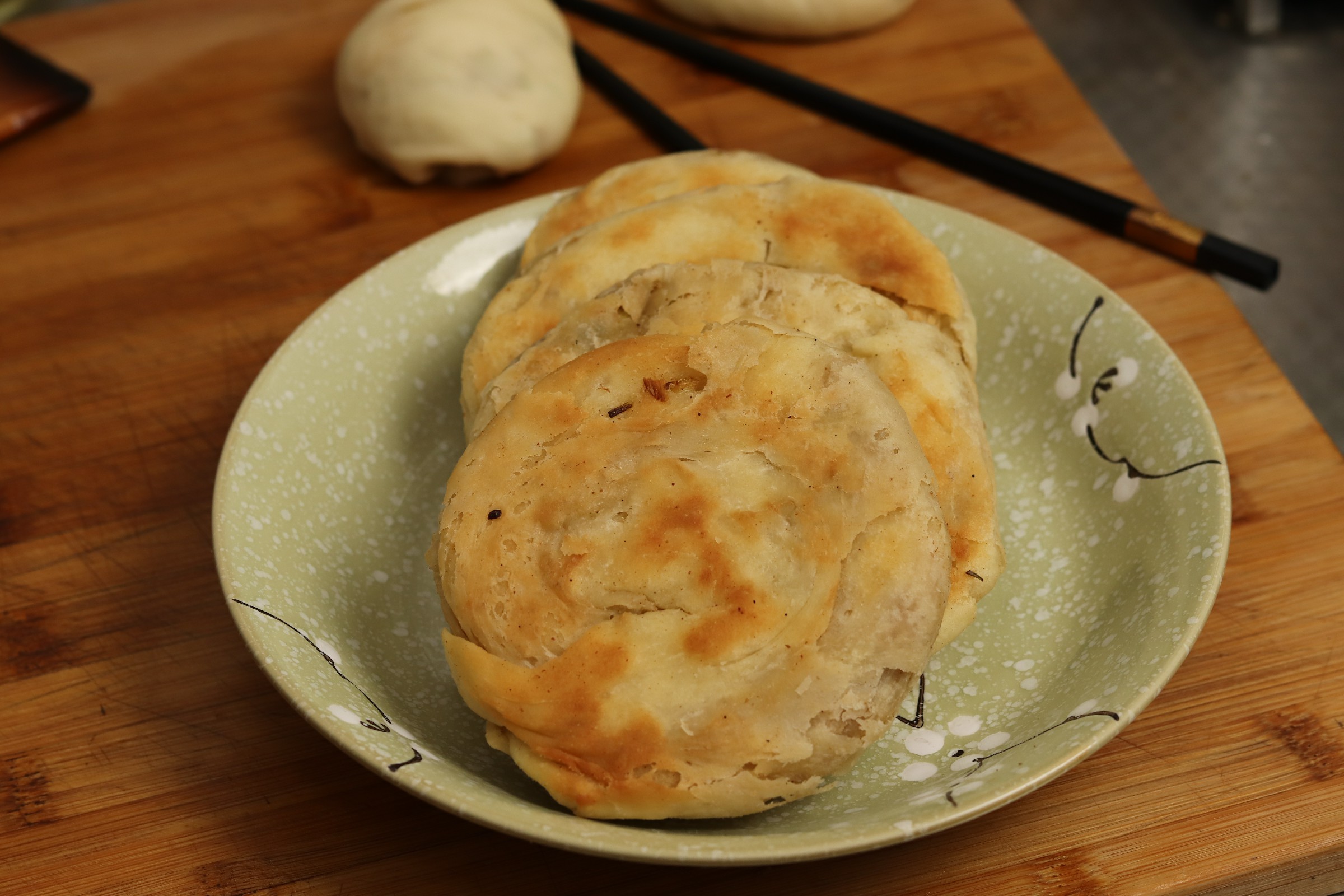 葱油饼的面要揉硬还是软一点,做葱油饼面和硬了怎么补救