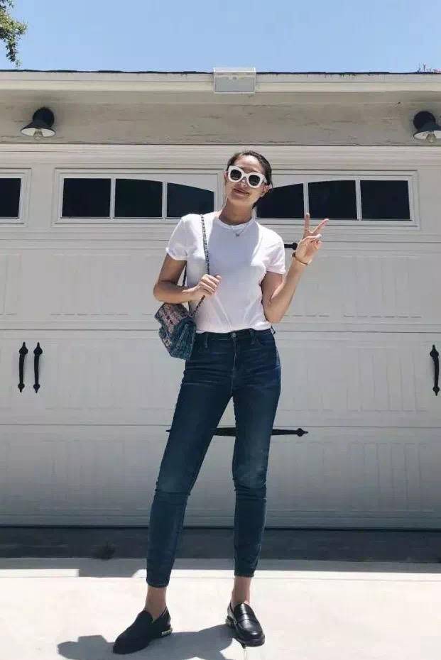 修身牛仔裤也能穿出性感气质,什么款式的牛仔裤又潮又好