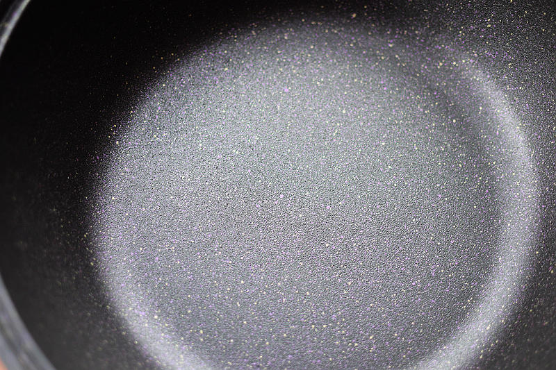 厨房空间开拓者---英国帝伯朗不粘锅，享受生活中美食的冲击