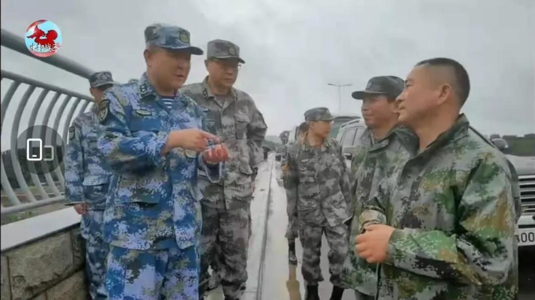 中国黑鹰直升机救灾视频,黑鹰直升机参与汶川救灾