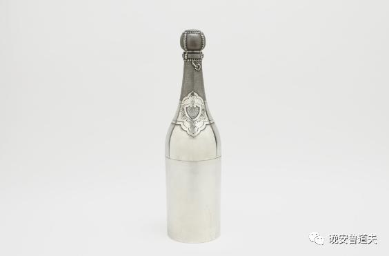 调酒师摇壶花式,调酒师初学用哪种摇酒壶