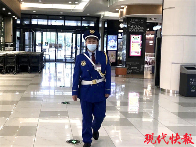 保安每天鞠躬,保安每天鞠躬200次