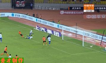 王大雷怒摔水瓶+飚国骂，慢镜头回看2次丢球，左路2将被打爆