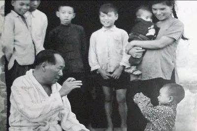 侯波拍摄的开国大典珍贵照片,侯波摄影师采访视频