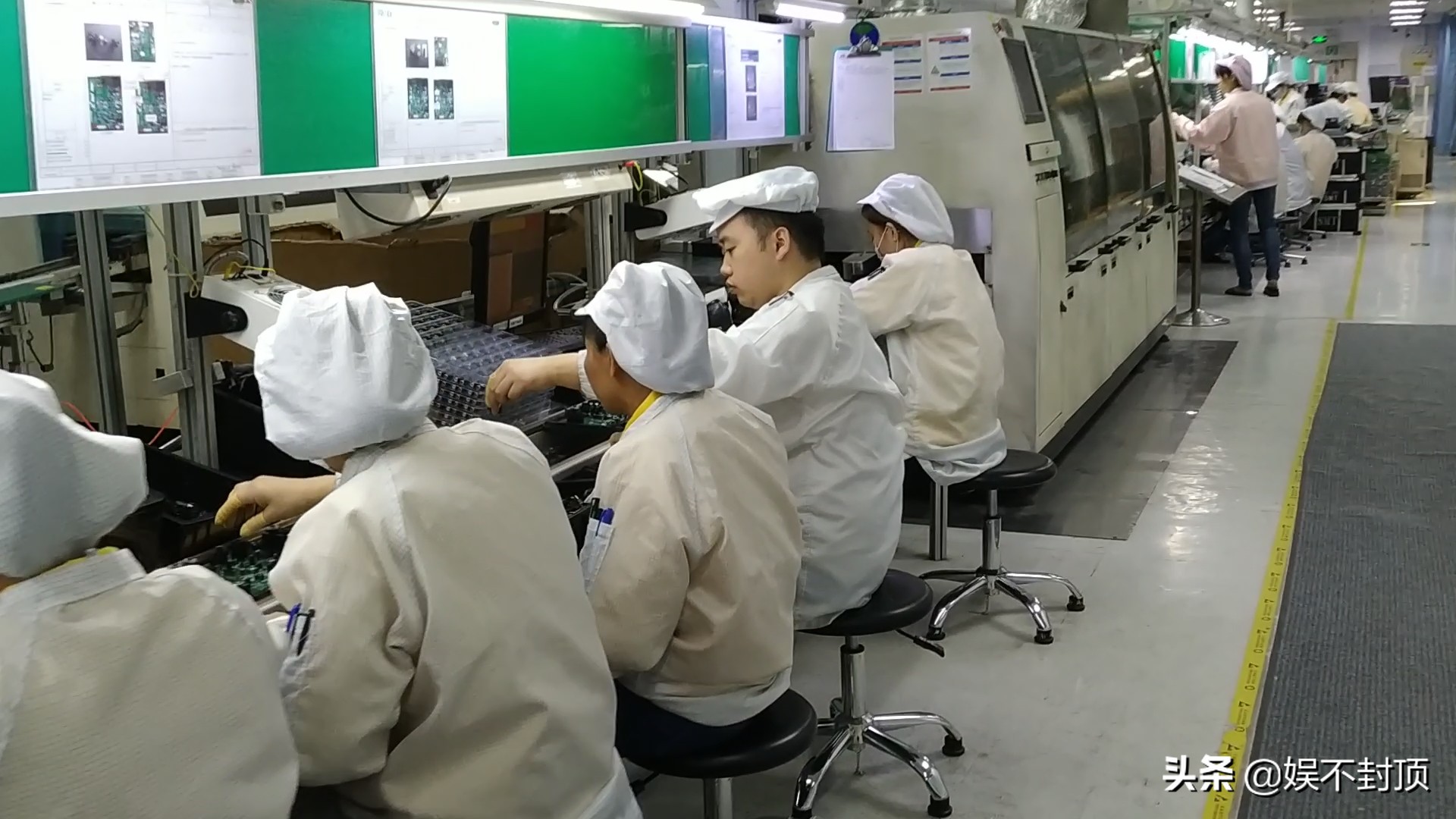 东莞27000人的电子厂，员工还上着班，全部都被叫出去集合了