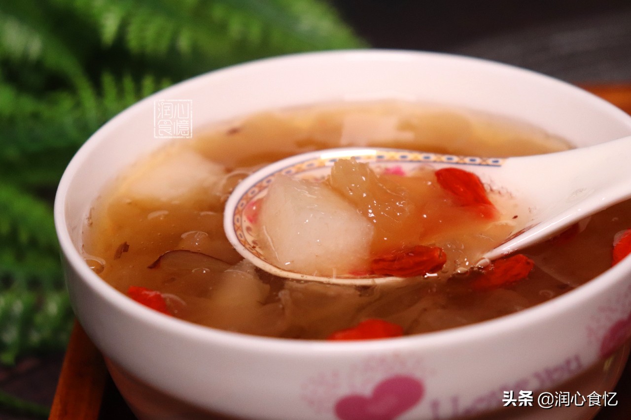 银耳汤怎么能熬出胶质,煮银耳一直不出胶是怎么回事