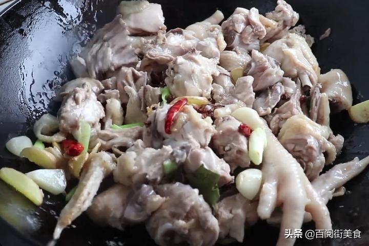 地锅鸡怎样做才好吃呢,正宗的地锅鸡做法教程