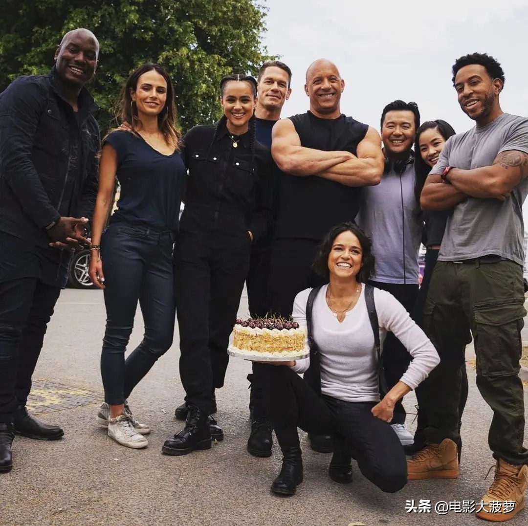 9天大卖11.09亿，却引来争议，全球狂揽72亿美元的大片彻底凉了？