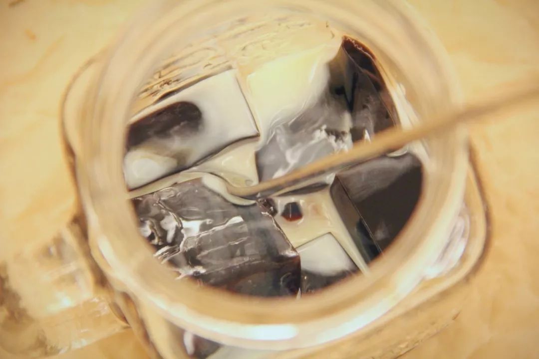 烧仙草焦糖奶茶做法,以前香飘飘焦糖烧仙草布丁奶茶